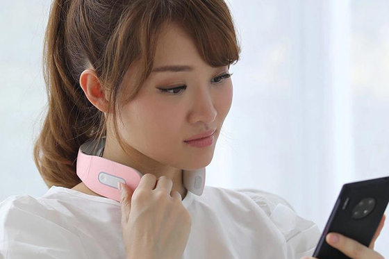Women Remote Ems Shiatsu Wireless Neck Massager